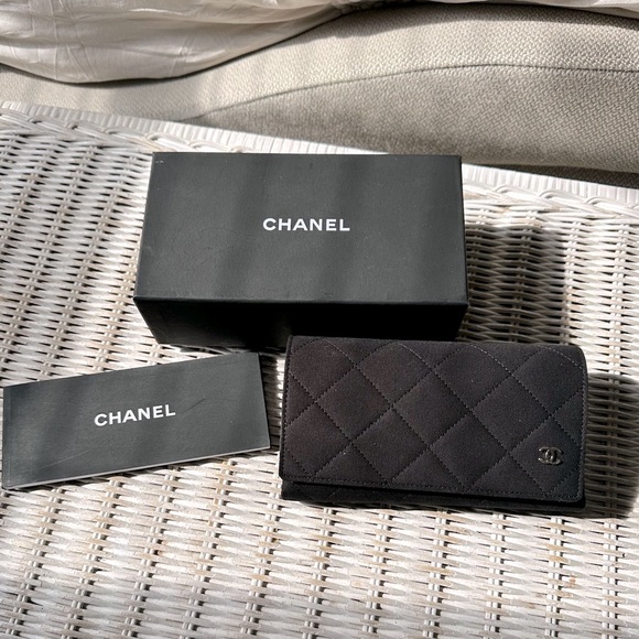 Chanel eyeglass/sunglass case - Picture 1 of 7